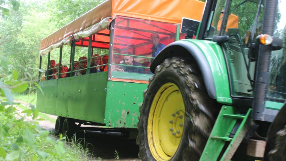 tractor and trailer ride, open day, base camp, farm, field, nursery, greatwoodfarm, boothby pagnell, woods