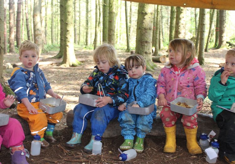 Forest School, 10 years, outdoor learning, lunch around the fire