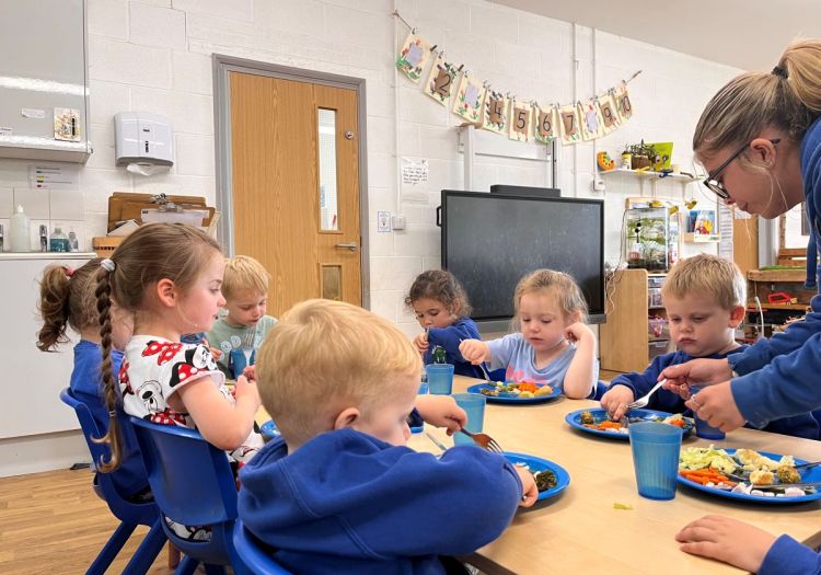 pre school eating lunch