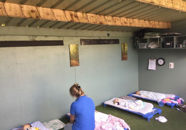 Soothing babies outdoor sleeping